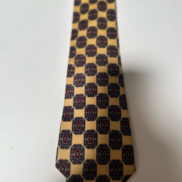 EUC 6 Men’s Ties. All 100% silk. Assorted Brands. Excellent Condition. - Picture 6 of 10